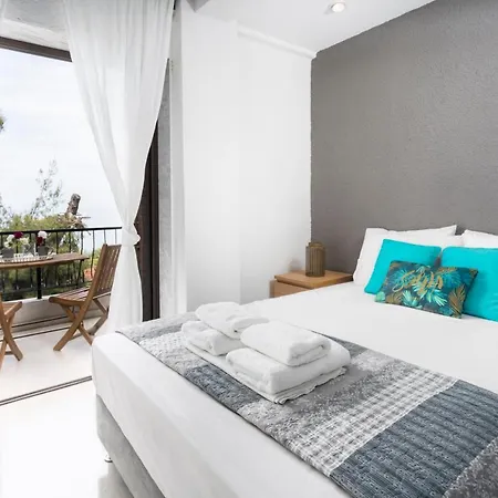 A. & C. Michailidi * Néos Marmarás