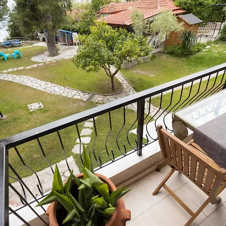 A. & C. Michailidi * Néos Marmarás