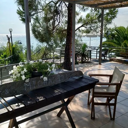 公寓 A. & C. Michailidi